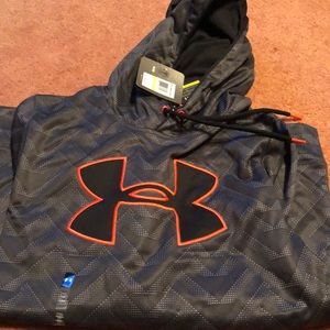 Men’s underarmour sweatshirt